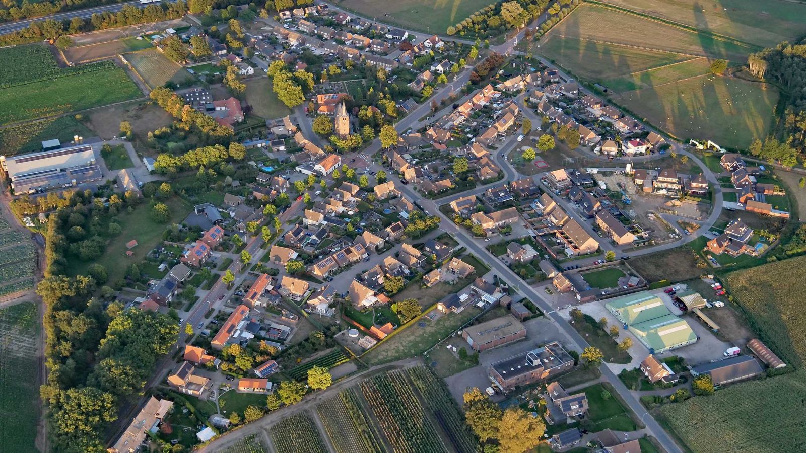 Luchtfoto van de wijk Castenray