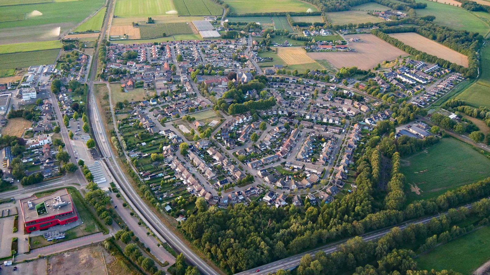 Luchtfoto van het dorp Oostrum